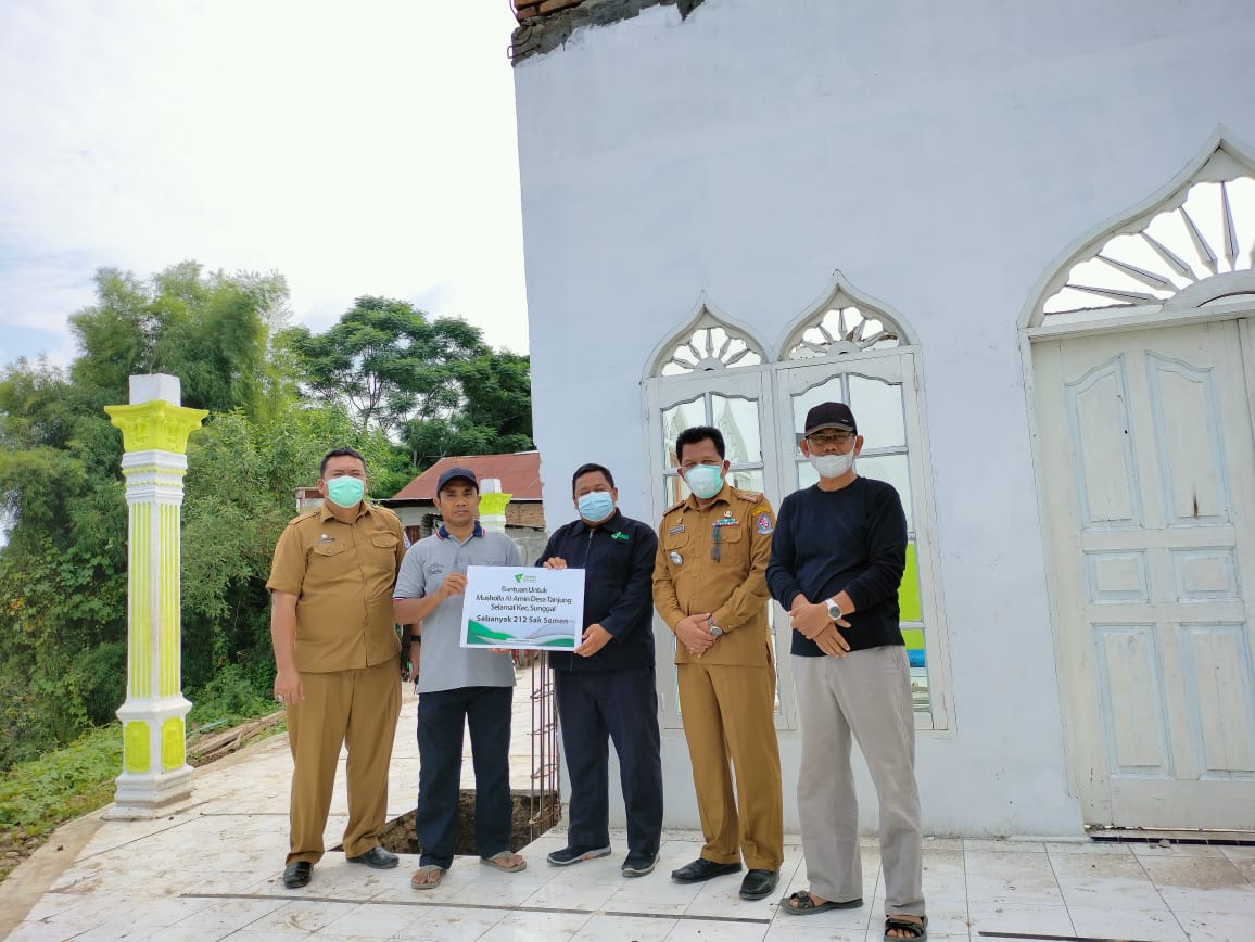 DD Waspada Serahkan Ratusan Sak Semen Bantu Bangun Musala di Sunggal