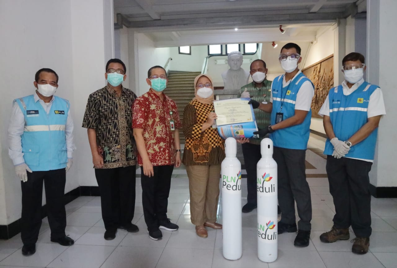PLN Salurkan Bantuan Rp1,69 Miliar ke Rumah Sakit
