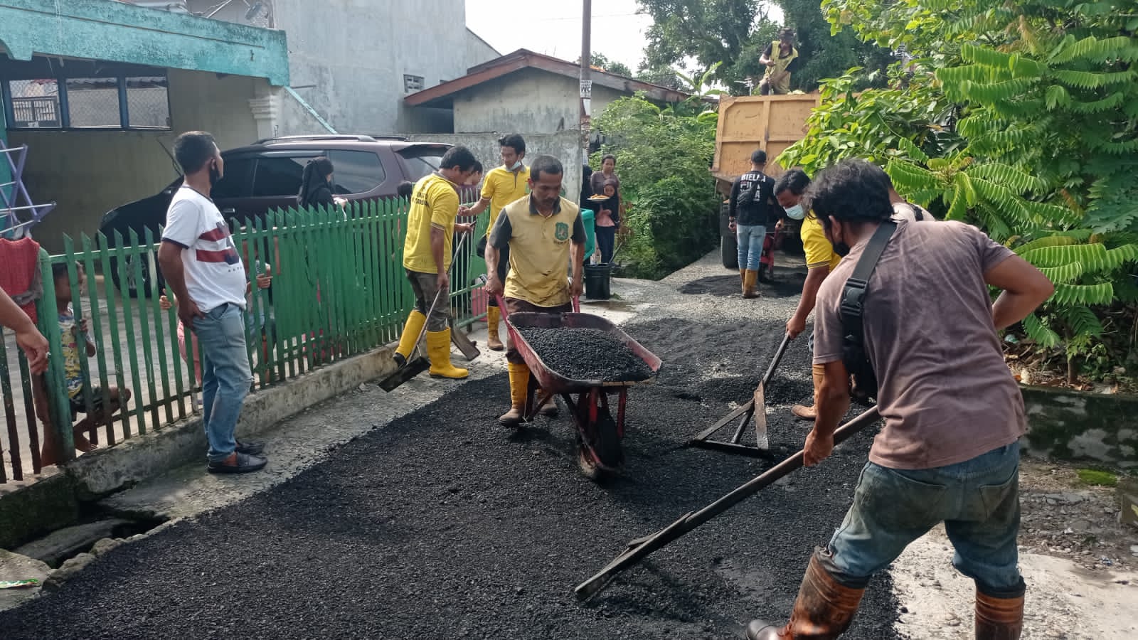 Serap Aspirasi Warga, Partai Golkar Perbaiki Sarana Jalan di Medan Area