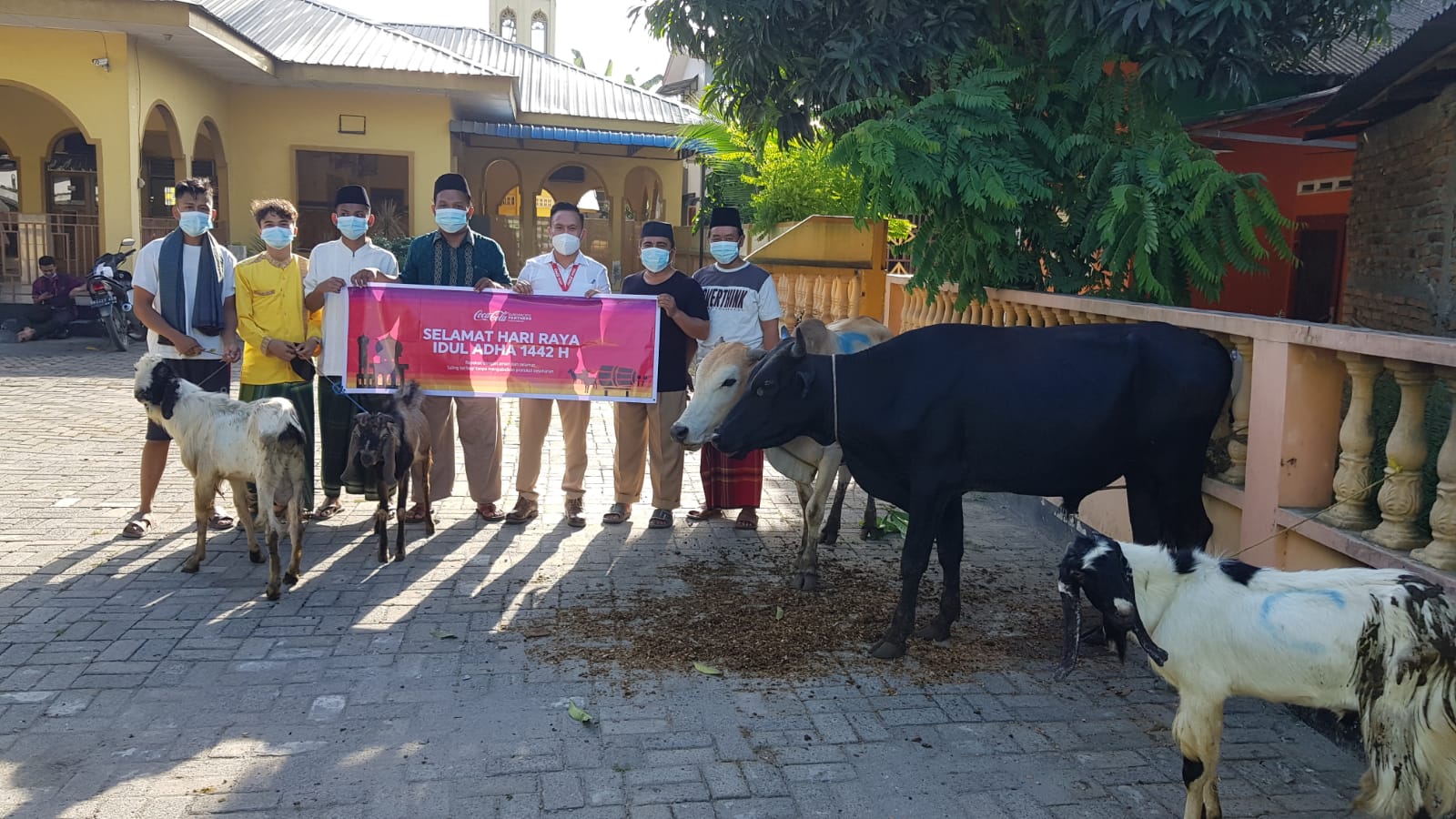 Rayakan Hari Raya Idul Adha 1442 H, Coca-Cola Europacific Partners Indonesia Serahkan 145 Ekor Hewan Kurban