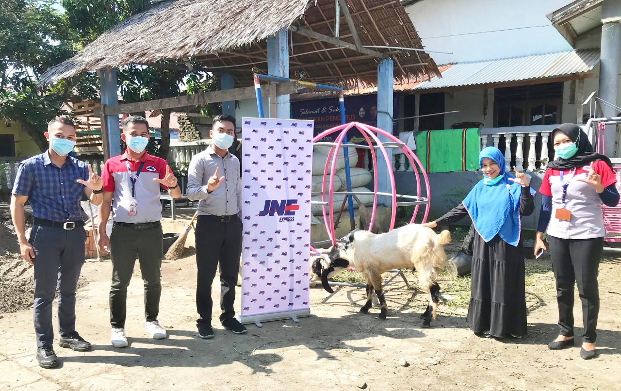 JNE Medan bagikan Hewan Qurban untuk pemenang kuiz JNETangkapQurban