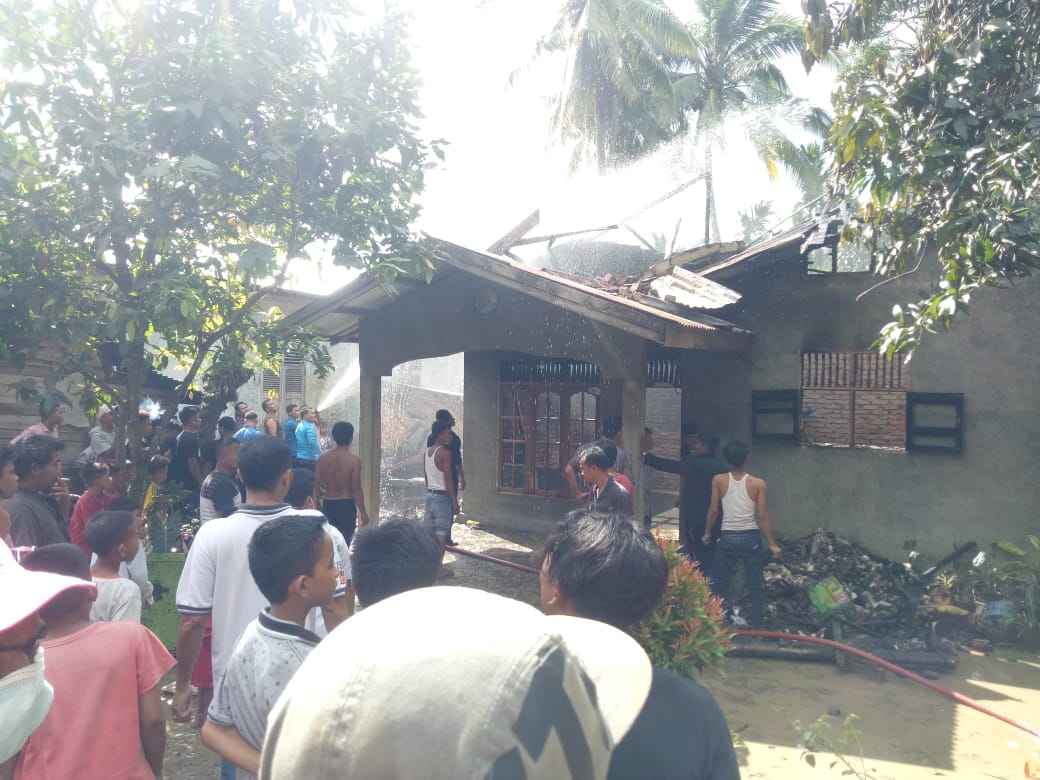 Rumah Permanen di Pasar Sibuhuan Dilalap Sijago merah, Ini Diduga Penyebabnya