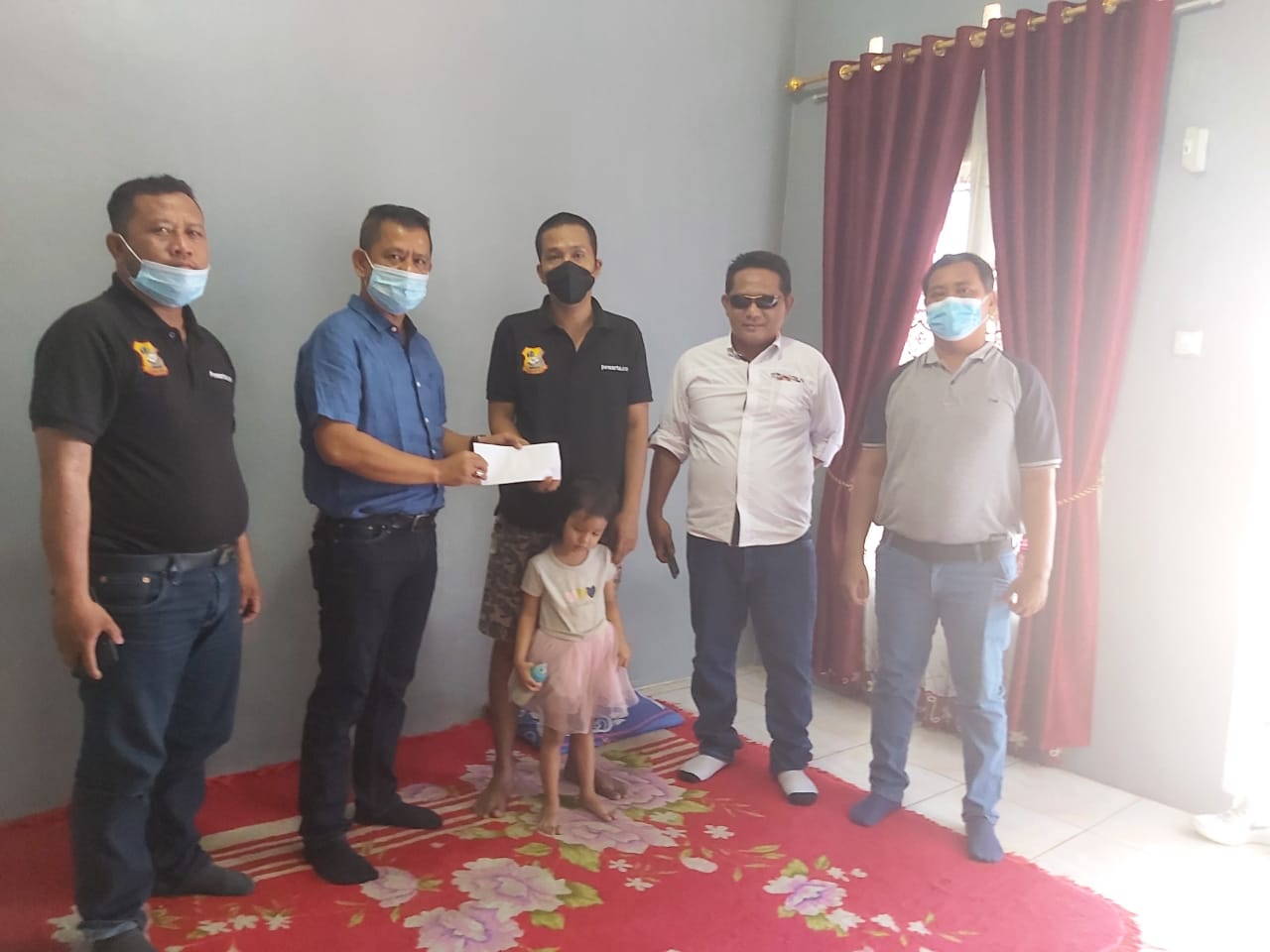 Ketua Pewarta Berikan Santunan kepada Dedi Irwandi Wartawan Poldasu dan Polrestabes Medan