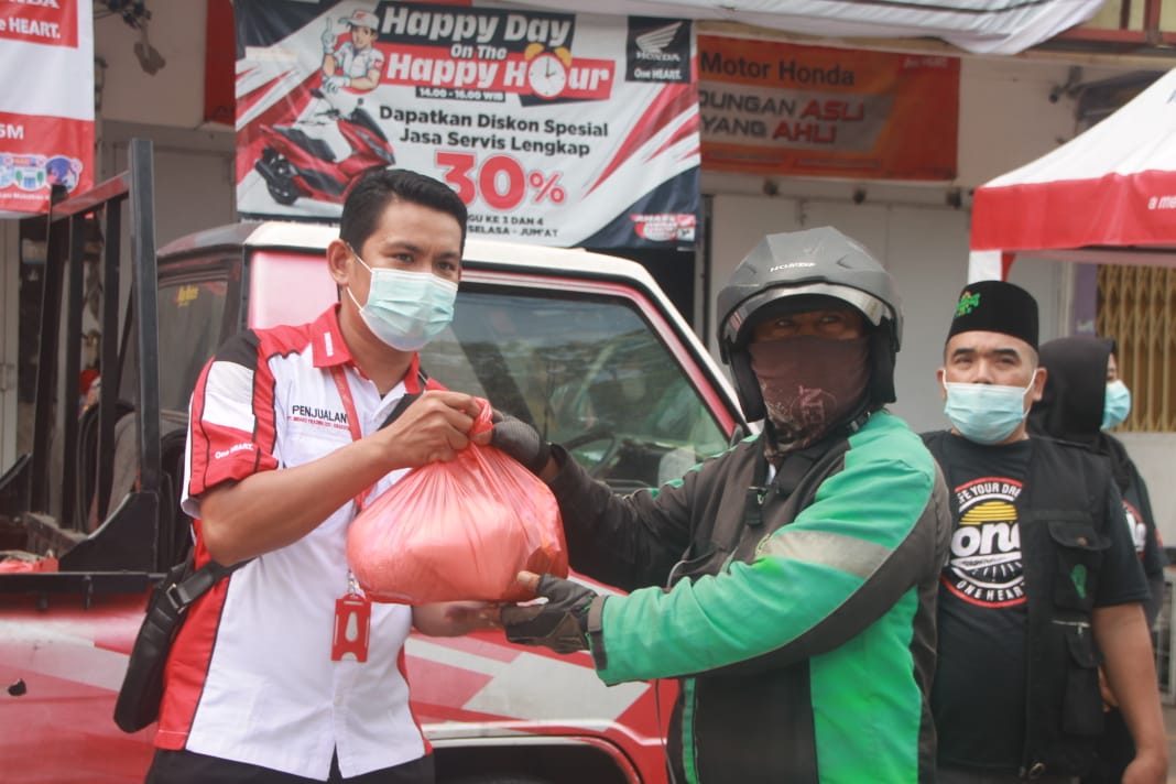 Bakopam- PT Indako Trading Coy Kembali Berbagi Sembako, Ibnu : Terima Kasih Atas Kepeduliannya