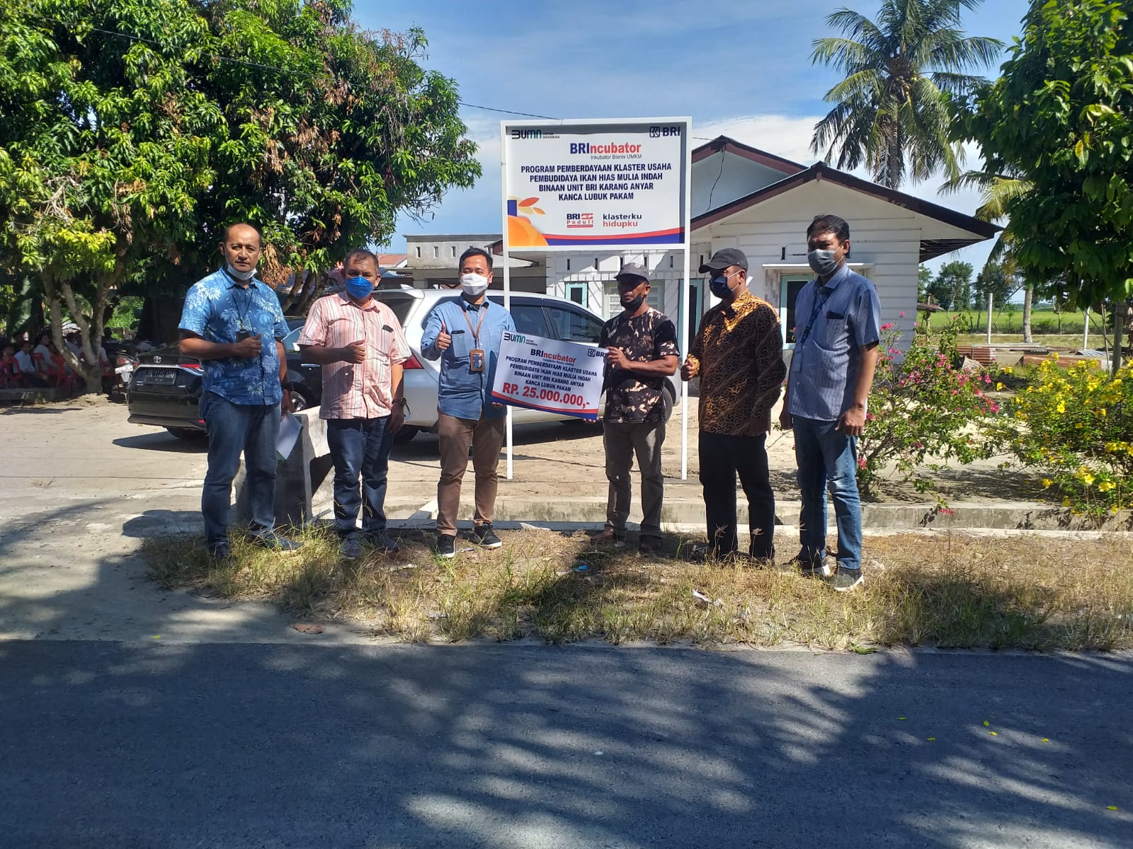 Kelompok Budi daya ikan hias Denai lama dapat bantuan CSR dari Bank BRI Lubuk pakam