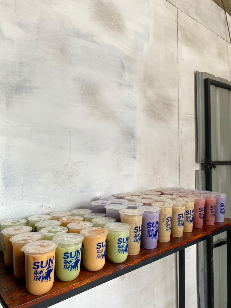 Sunthai Tea Peduli, Bagikan Ratusan Cup Bagi Warga Terdampak PPKM