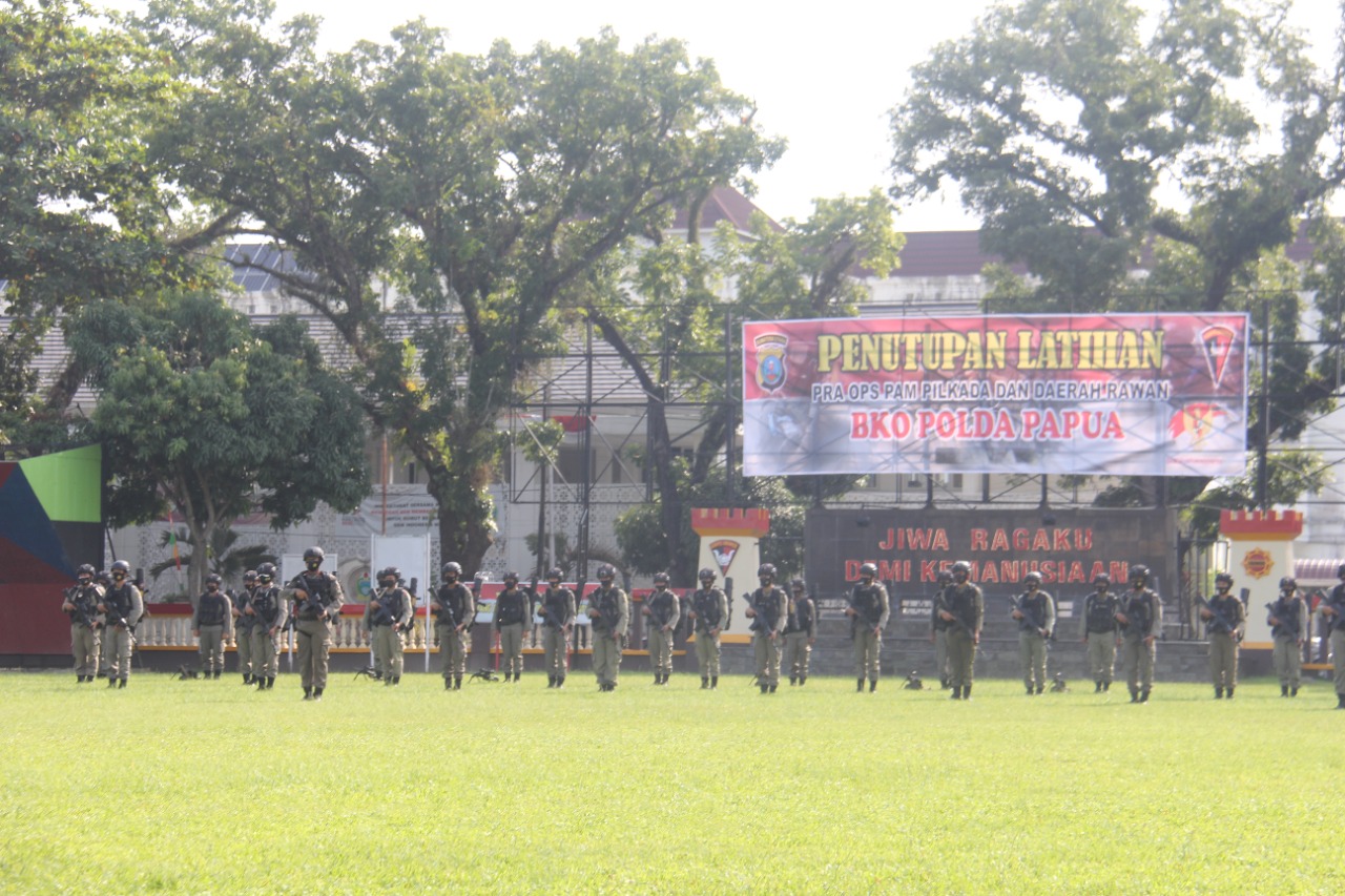 Dansat Brimob Polda Sumut Pimpin Upacara Penutupan Latihan Pra Ops PAM Pilkada dan Daerah Rawan BKO Polda Papua