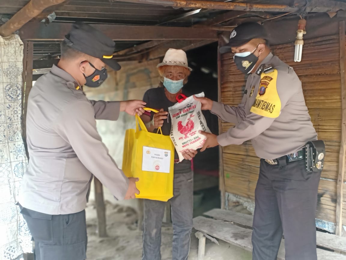 Peduli Masyarakat Terdampak Covid-19, Polres Pakpak Bharat Gulirkan Bingkisan Tali Asih