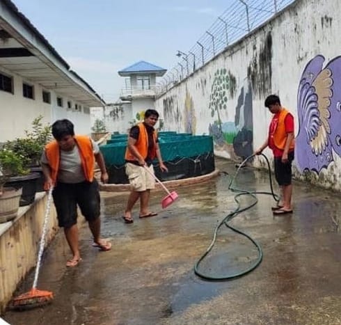 Kepala Ruperdan Ema Puspita Bekali Warga Binaan Dengan Budidaya Ikan Lele