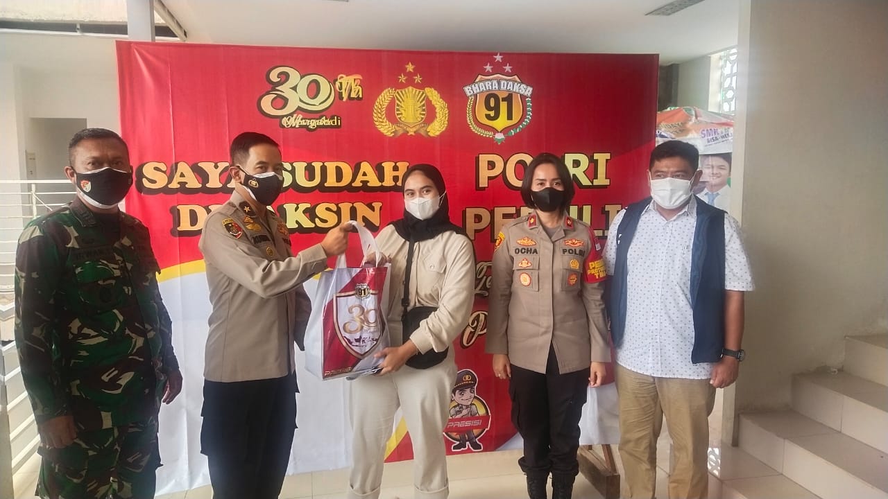 Alumni Akpol 91 Bharadaksa Gebrak Peduli Vaksinasi dan Pemberian Baksos Presisi