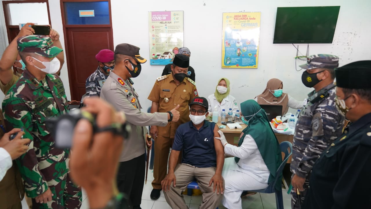 Bersama Fokopimda, Kapolres Tanjung Balai Kunjungi Lokasi Serbuan Vaksinasi Masyarakat Maritim