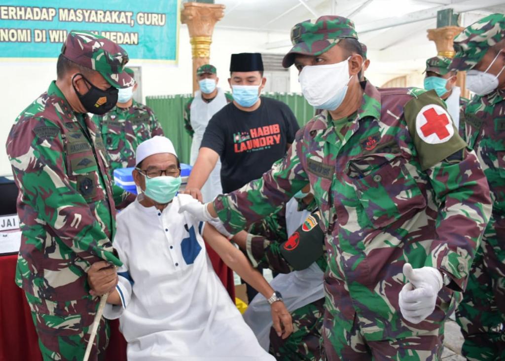 Cegah laju Covid-19, Pangdam Tinjau Serbuan Vaksinasi Dosis Ke II di Ponpes Al- Kautsar Al-Badar