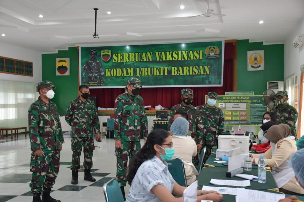 Sambangi Petugas Nakes Layani Serbuan Vaksinasi, Mayjen TNI Hassanudin : Para Nakes Pahlawan Kesehatan Bangsa Indonesia Cegah Covid-19