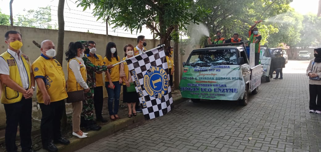Dandim Medan Lepas Relawan Lions Club Indonesia dalam Kegiatan Penyemprotan Eco Enzym
