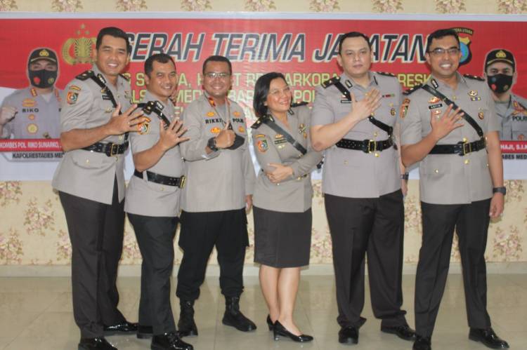Jabatan Kasat Reskrim, Kasat Narkoba Polrestabes Medan Diserahterimakan Termasuk 4 Kapolsek