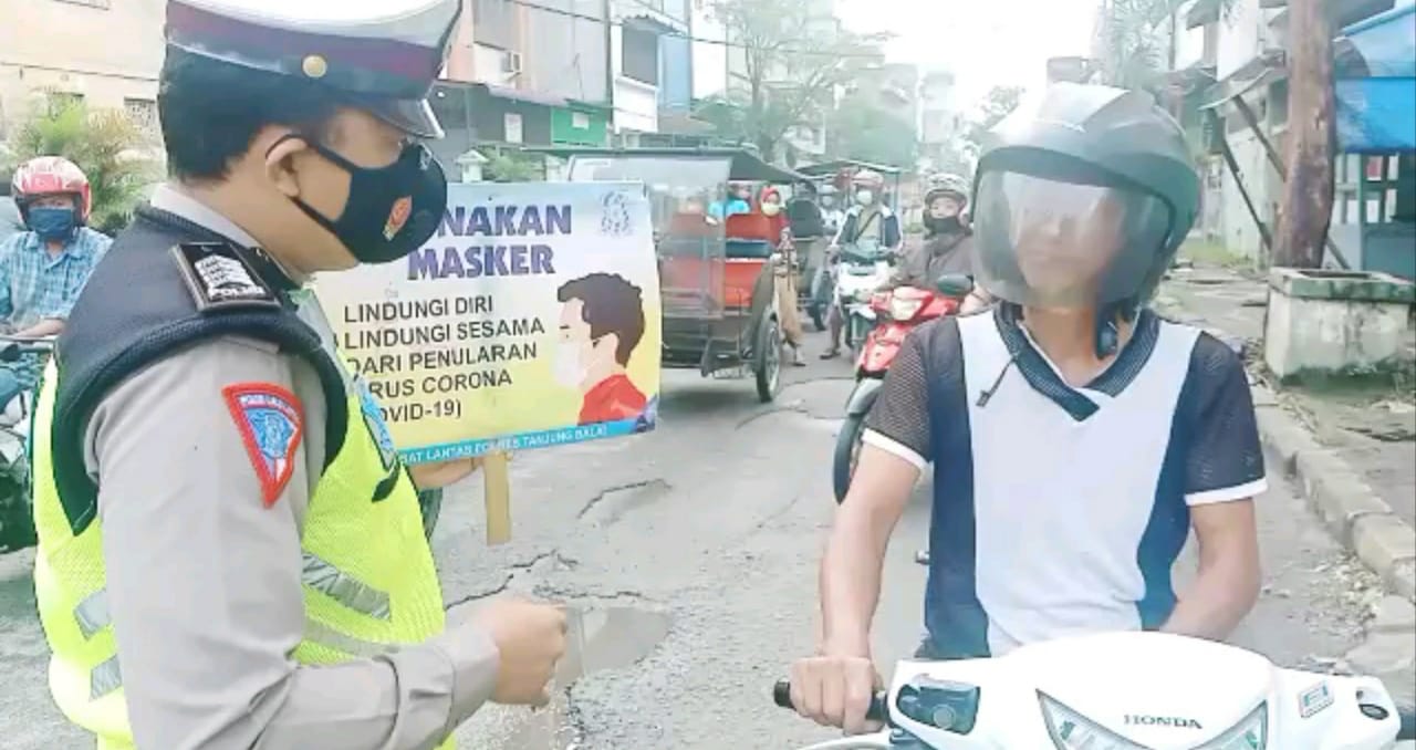 Dengan Keliling Kota, Sat Lantas Polres Tanjung Balai Rutin Sosialisasi Cegah Covid-19