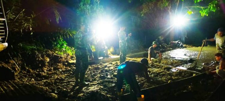 Tidak Kenal Lelah Personil Satgas TMMD Kodim 0204/DS Berpacu Dengan Waktu