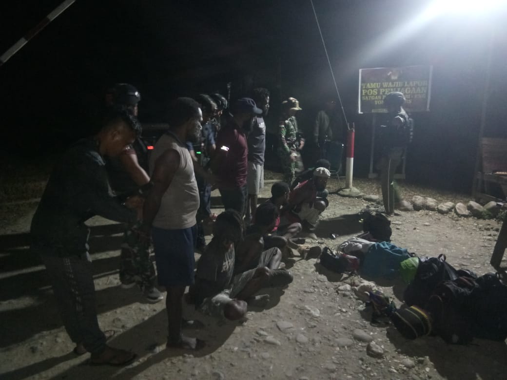 Saat Sweeping, TNI Mengamankan 9 Orang Diduga Anggota TPNPB-OPM di Pitewi Papua