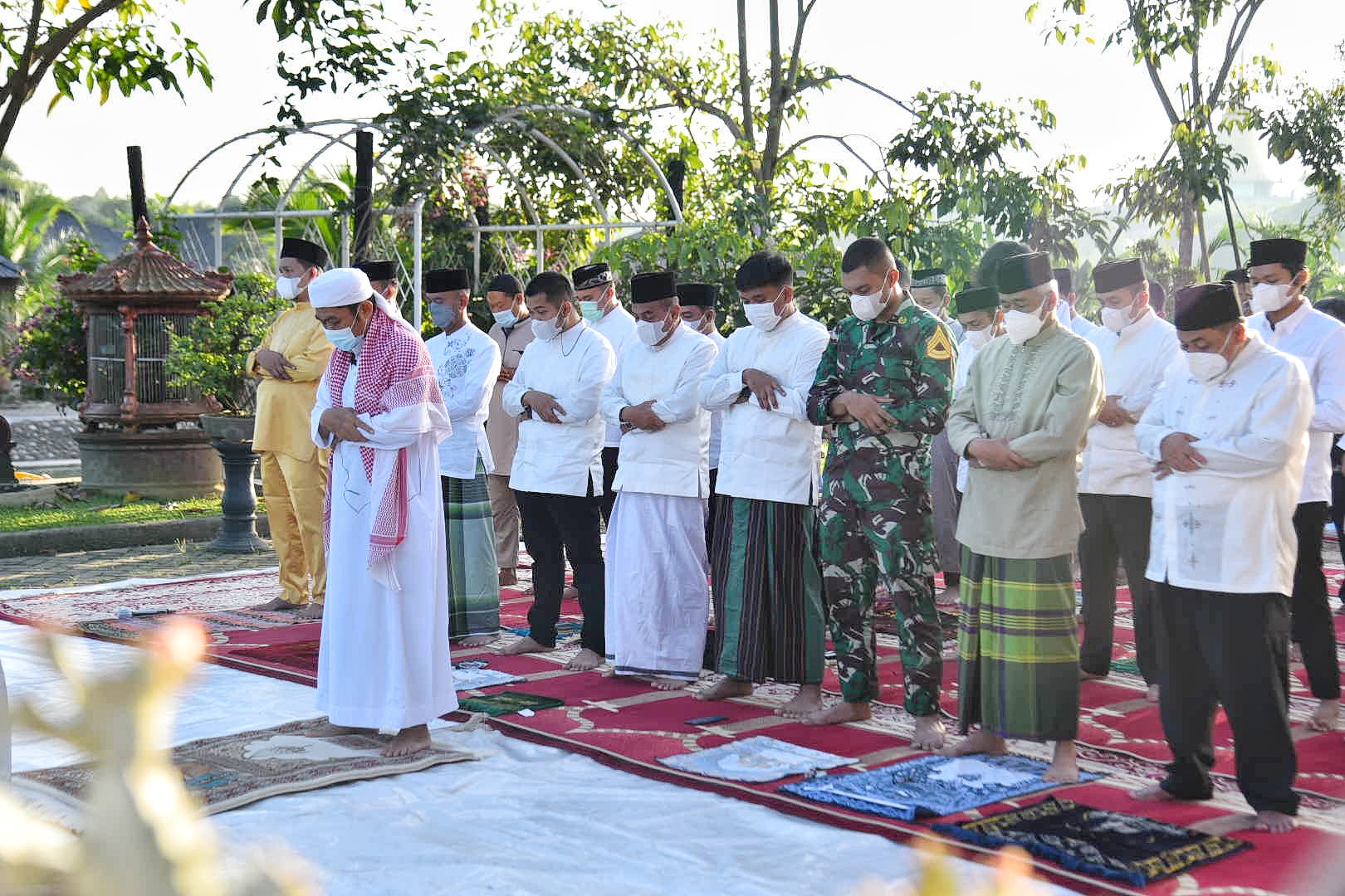 Gubernur dan Wagub Sumut  Laksanakan Salat Iduladha di Rumah