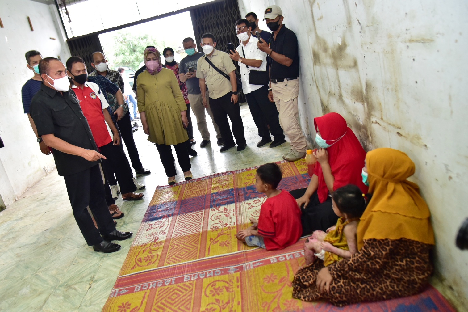 Jenguk Dua Anak Penderita Penyakit Kulit,  Edy Rahmayadi Rujuk Haikal  dan Zakira ke RS Haji Medan