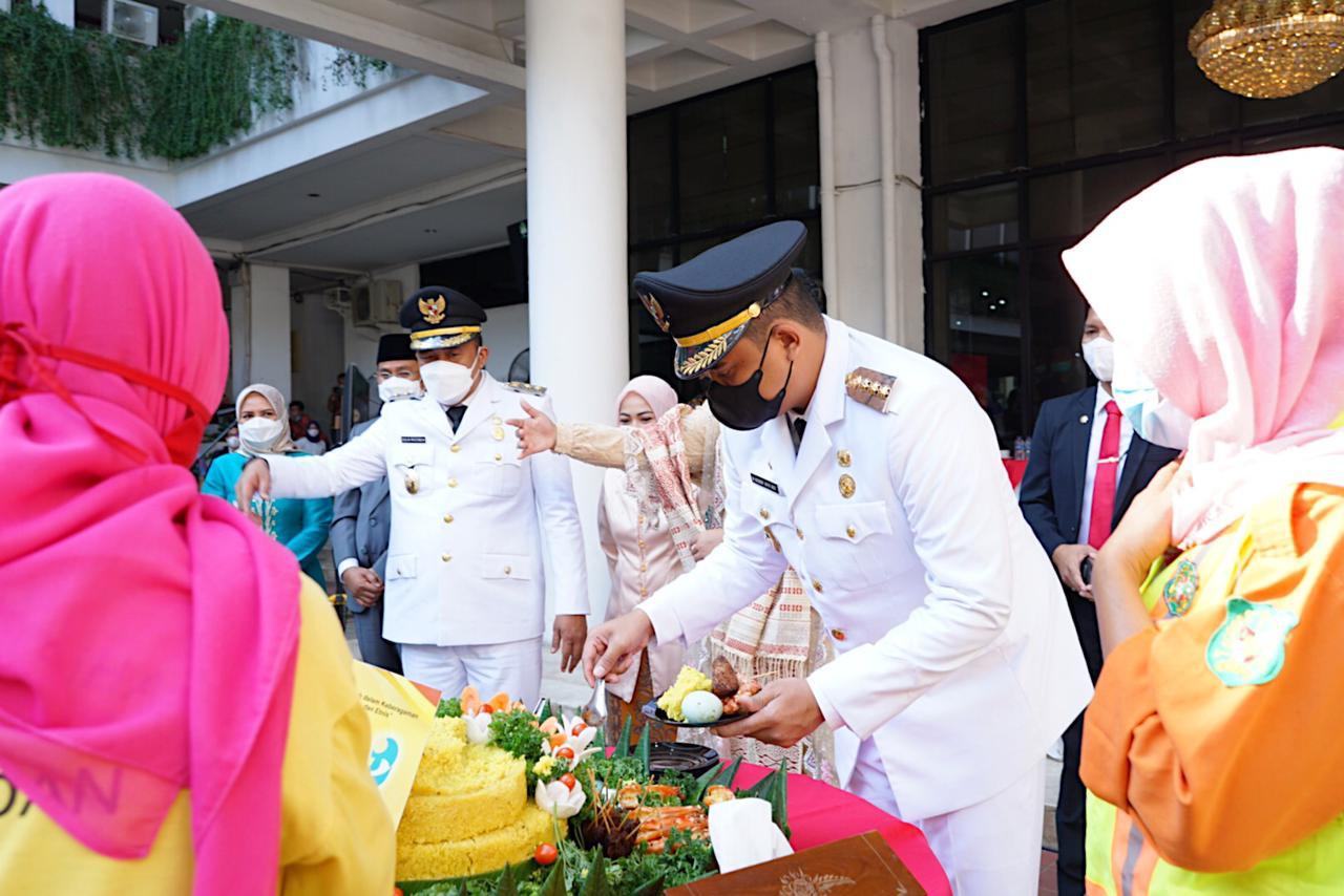 Istimewa! HUT ke-431 Kota Medan, Bobby Nasution Muliakan Petugas Kebersihan Kota