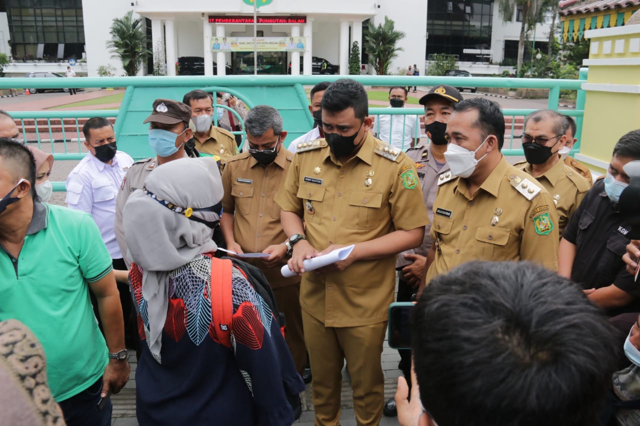 Bobby, Aulia bersama  Wiriya Langsung Temui Pendemo Masyarakat Belawan