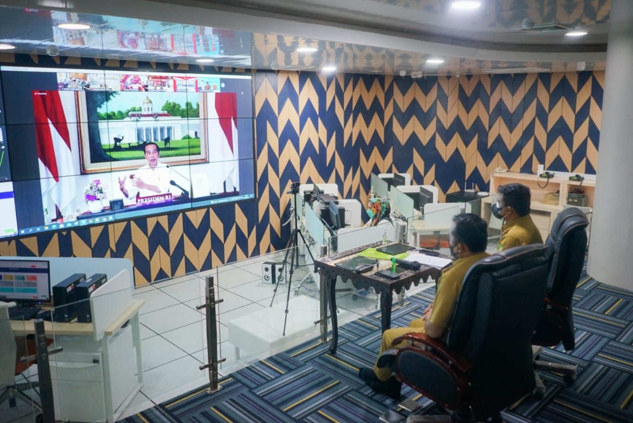 Wali Kota dan Wakil Wali Kota Medan Mengikuti Arahan Presiden RI Terkait Penanganan Covid-19 Secara Virtual