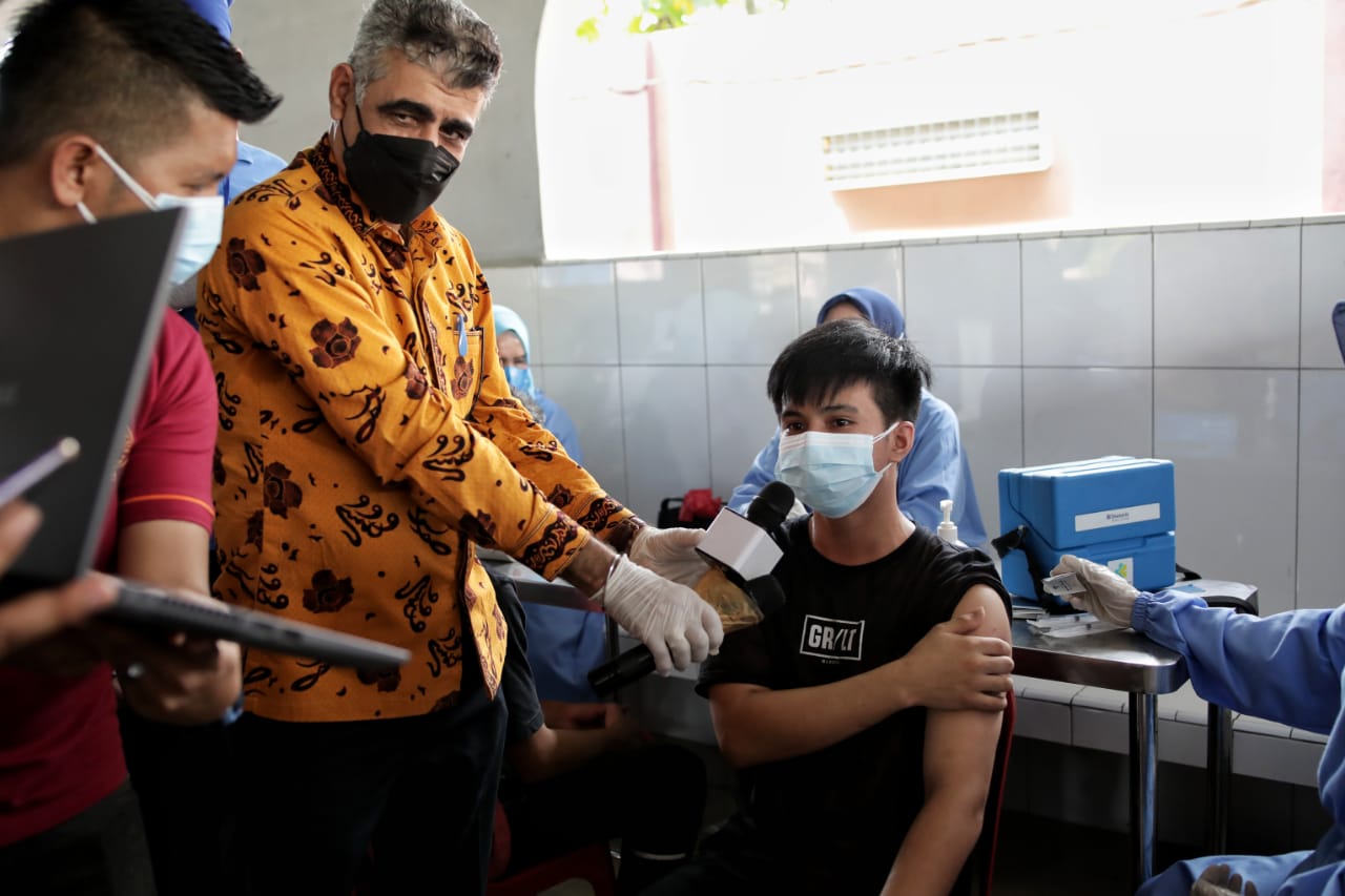 Optimis Tercapainya Herd Immunity,  Bobby Nasution Apresiasi Yayasan Sikh Sewaks Indonesia Gelar Vaksinasi