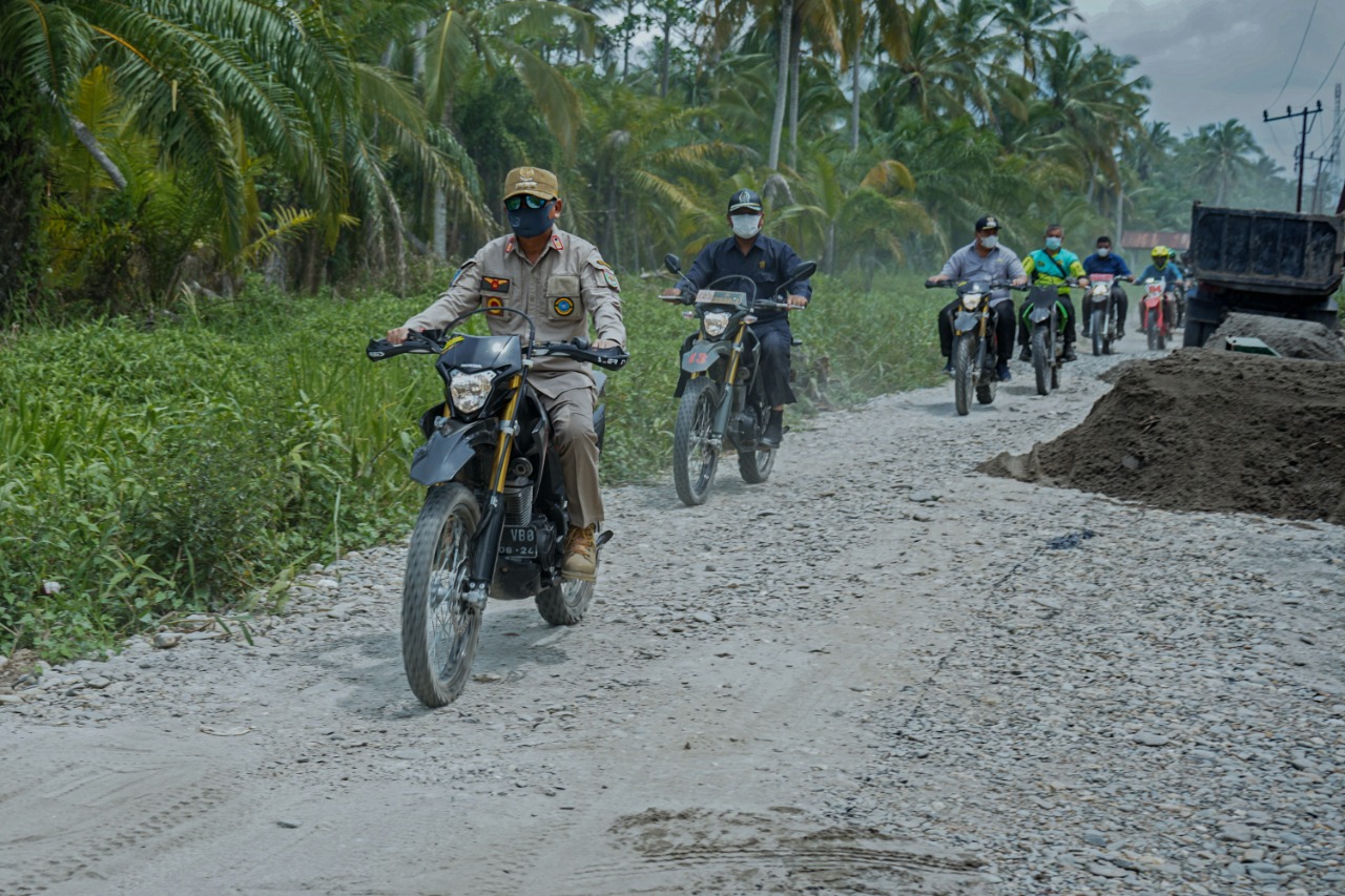 Bupati Asahan Bersama Dengan Forkopimda Gunakan Sepeda Motor Tinjau Jalan di Sei Kepayang