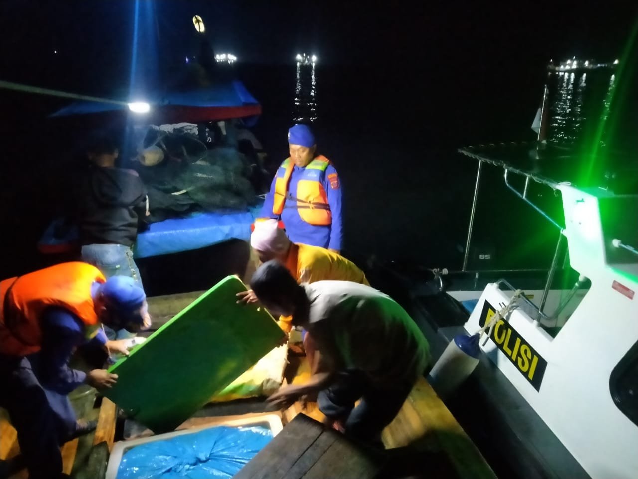 Team Regu IV Sat Polair Polres Tanjung Balai Patroli Perairan dan Polmas Perairan Selama 1 x 12 Jam