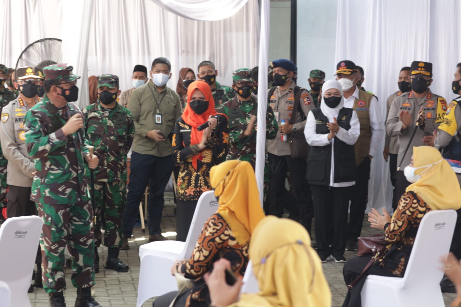 Panglima TNI Apresiasi Kolaborasi Tim Nakes, Babinsa dan Bhabinkamtibmas Saat Kunjungan di Jatim