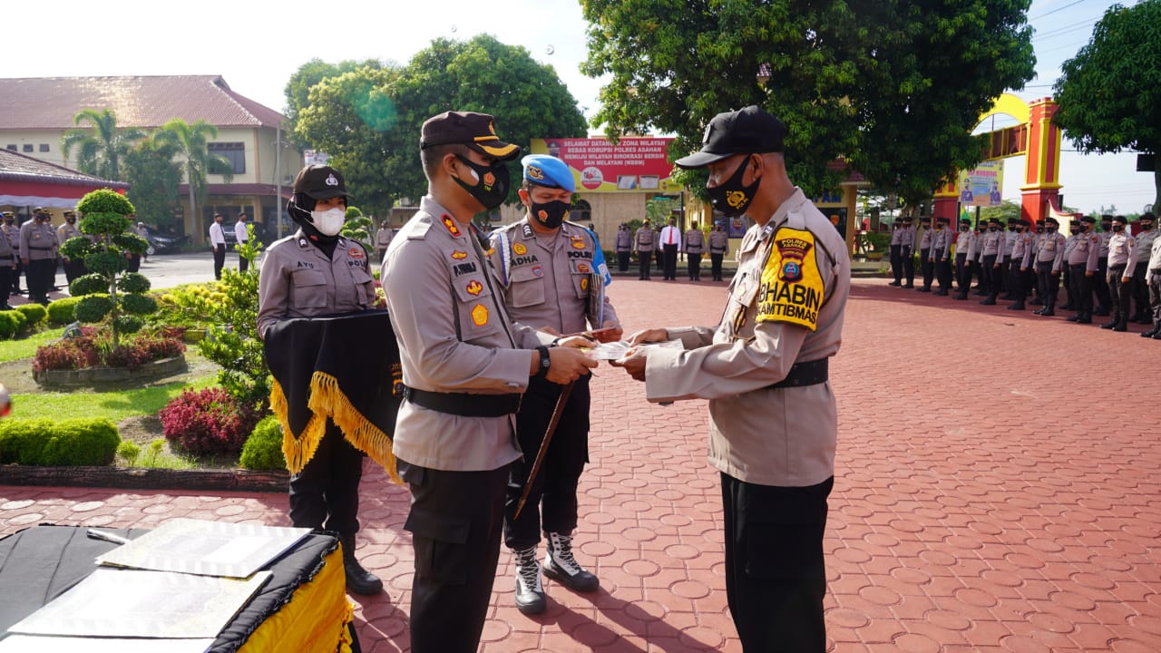 Tetap Melayani Warganya Ditengah Meningkatnya Pandemi Covid-19, Kapolres Asahan Beri Reward kepada Aiptu Mahmudin