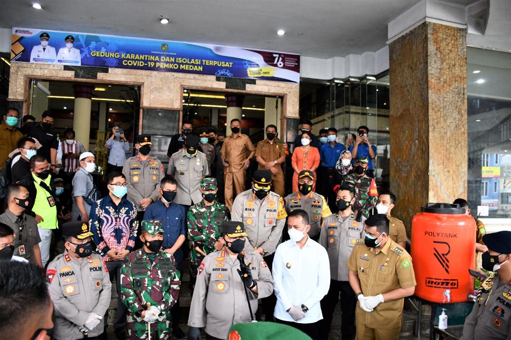 Pangdam I/BB Bersama Forkopimda Sumut Dampingi Waka Polri Tinjau Posko PPKM, Vaksinasi dan Tempat Isolasi Terpusat Kota Medan