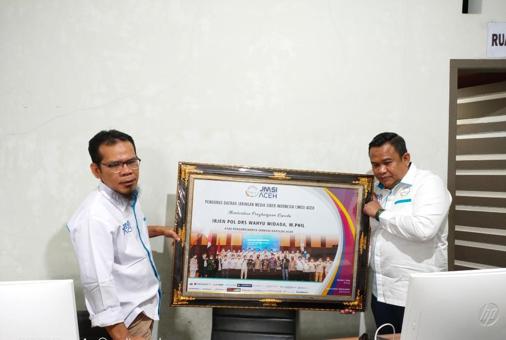 JMSI serahkan penghargaan kepada Kapolda  Aceh, Ini Kata Ketum JMSI Teguh Santosa