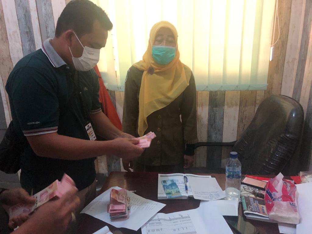 Saber Pungli Tipikor Poldasu OTT Kepala Puskesmas Hutaimbaru di Paluta, 4 Orang Diamankan