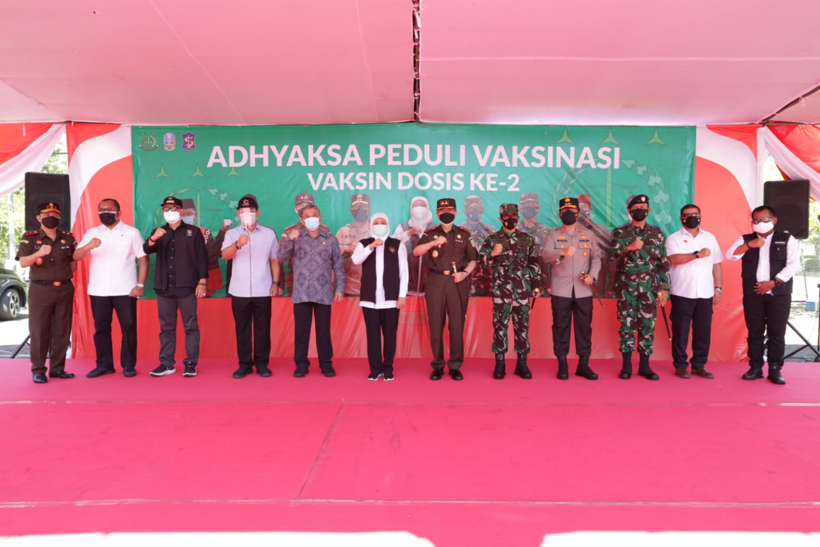 Forkopimda Jatim Melaksanakan Vaksinasi Tahap 2 di Islamic Center Surabaya