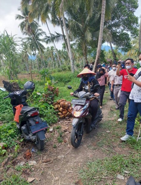 WAKIL BUPATI MADINA MENGHADIRI PENANAMAN BAWANG DI SABA MALI