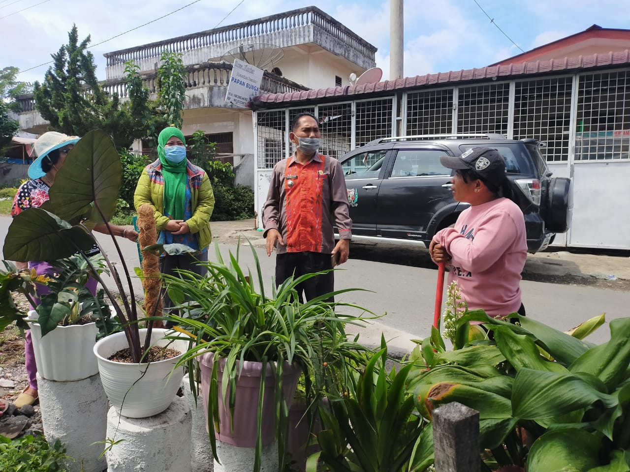 Jelang Kemerdekan RI 76 Warga Desa Batu Karang Gotong Royong Bersama Muspika
