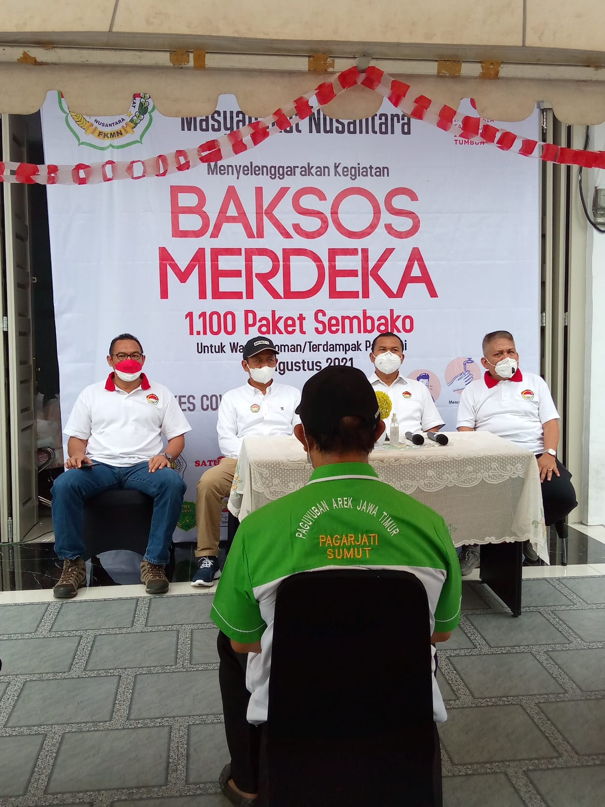 Sambut Dirgahayu RI, FKMN Bagikan 1100 Paket Sembako untuk Warga Terdampak Pandemi
