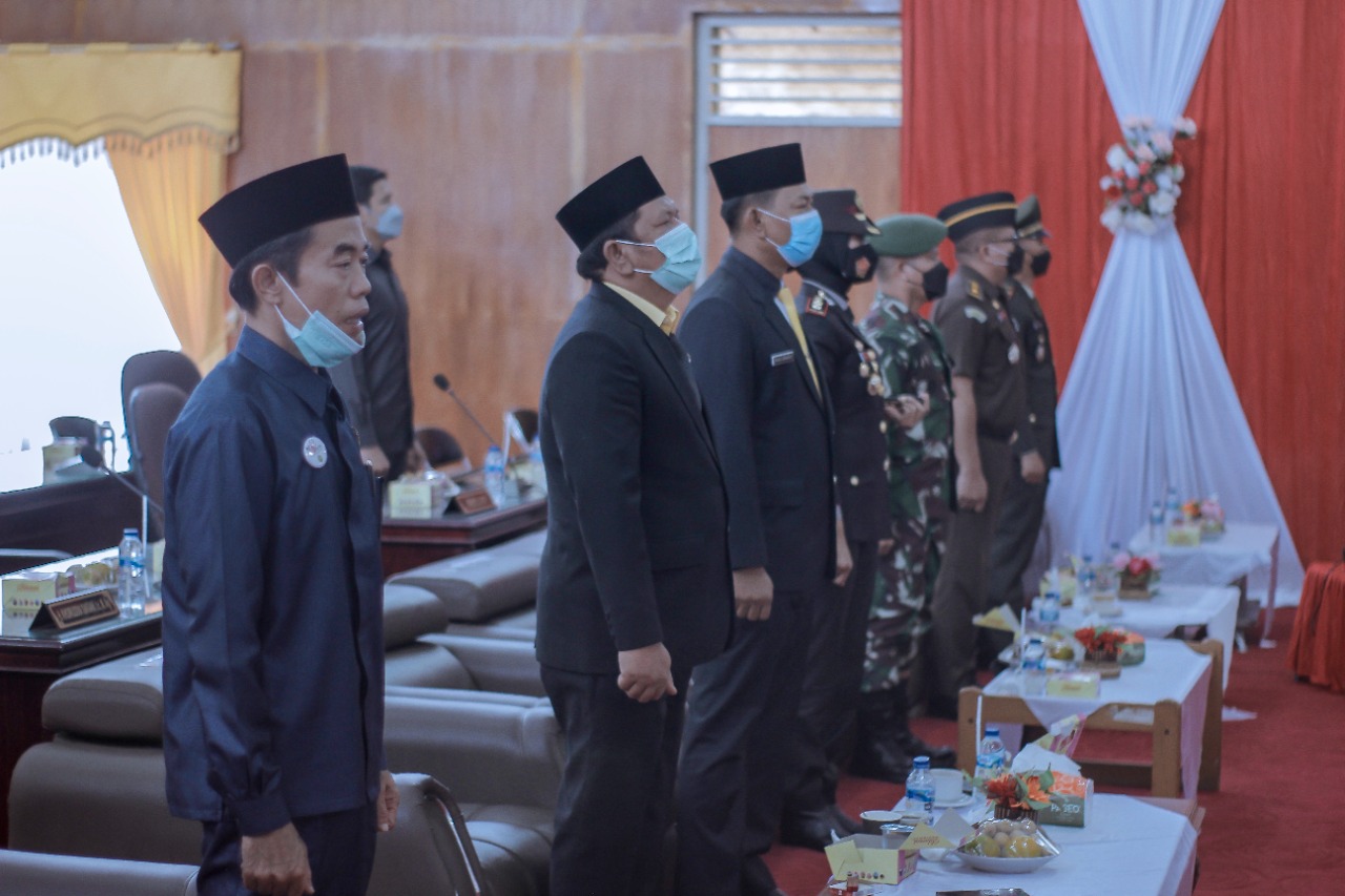 Ketua DPRD Siwan Siswanto membuka Rapat Paripurna Mendengarkan Pidato Kenegaraan Pada HUT RI Ke 76