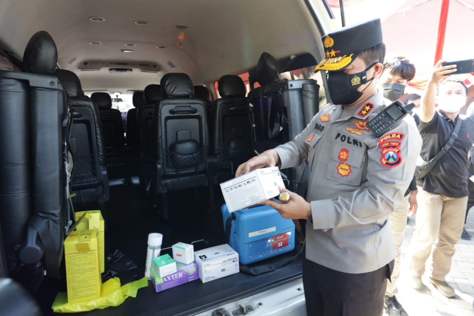 Kapolda Jatim Resmikan Mobil Vaksinasi Respon Cepat Karya Forkopimda Kota Surabaya