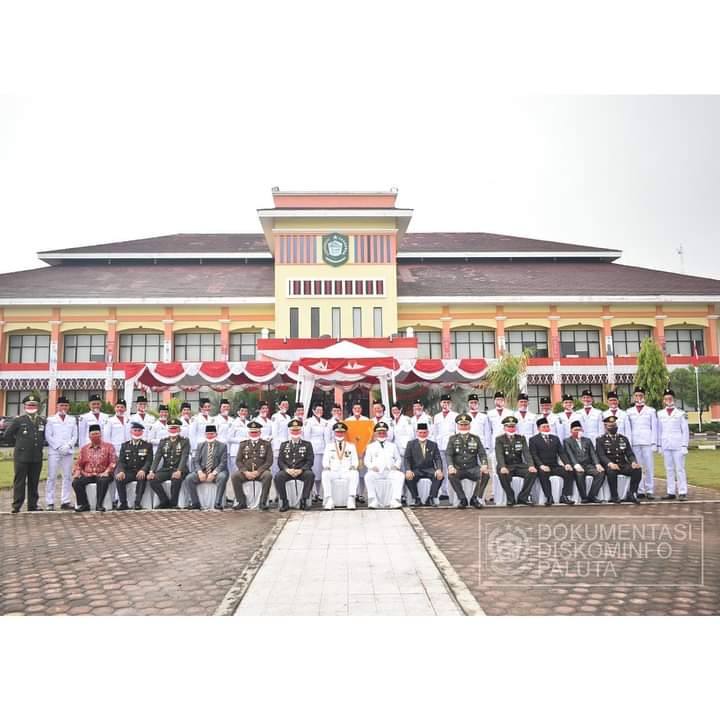 BUPATI PALUTA ANDAR AMIN HARAHAP PIMPIN UPACARA HUT 76 RI.