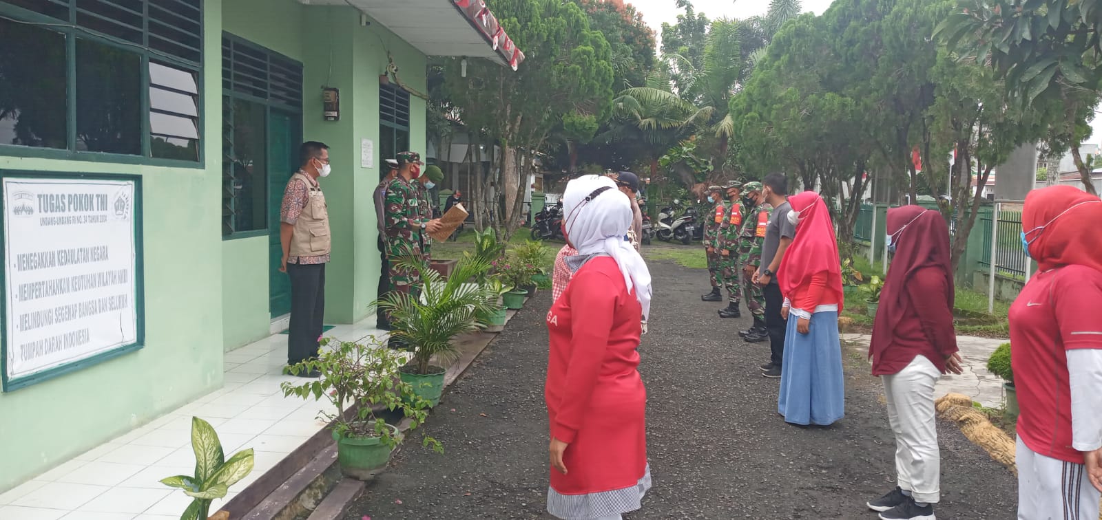 TNI/Polri ,Pemkec dan Nakes sekecamatan Beringin apel penegakan disiplin di Makoramil 23 Kodim 0204 DS