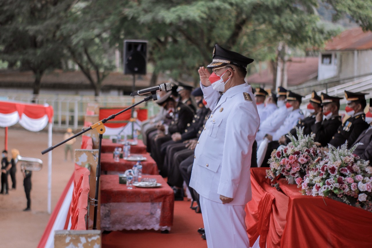 Wakil Wali Kota Arwin Siregar Irup Upacara Penurunan Bendera Merah Putih