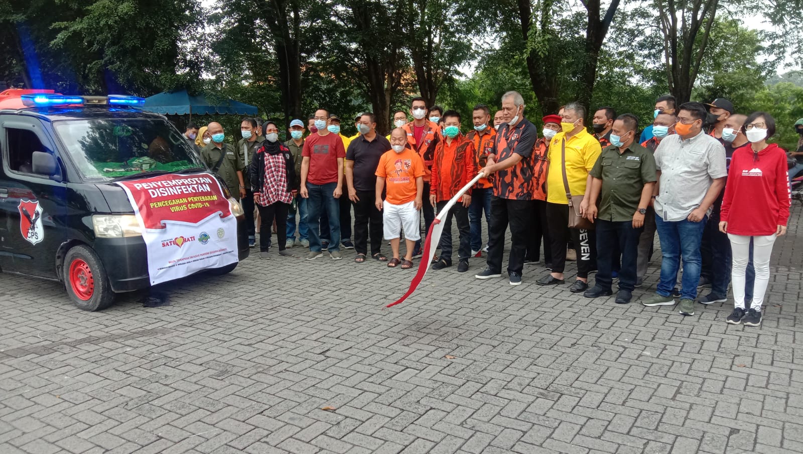 HUT ke-76 Kemerdekaan RI, Komunitas SATU HATI dan Wartawan DPRD Medan Semprot Eco Enzym