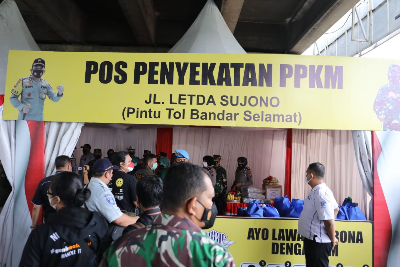 Kakorlantas Polri Tinjau Pos Penyekatan PPKM Level 4 Kota Medan