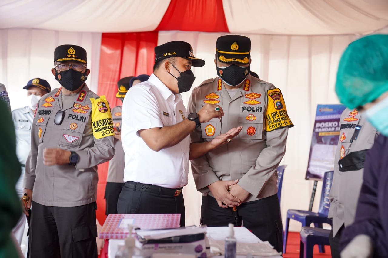 Tinjau Pos Penyekatan Bersama Kakorlantas, Aulia Rachman Harap Masyarakat Buka Diri Jika Terpapar Covid-19