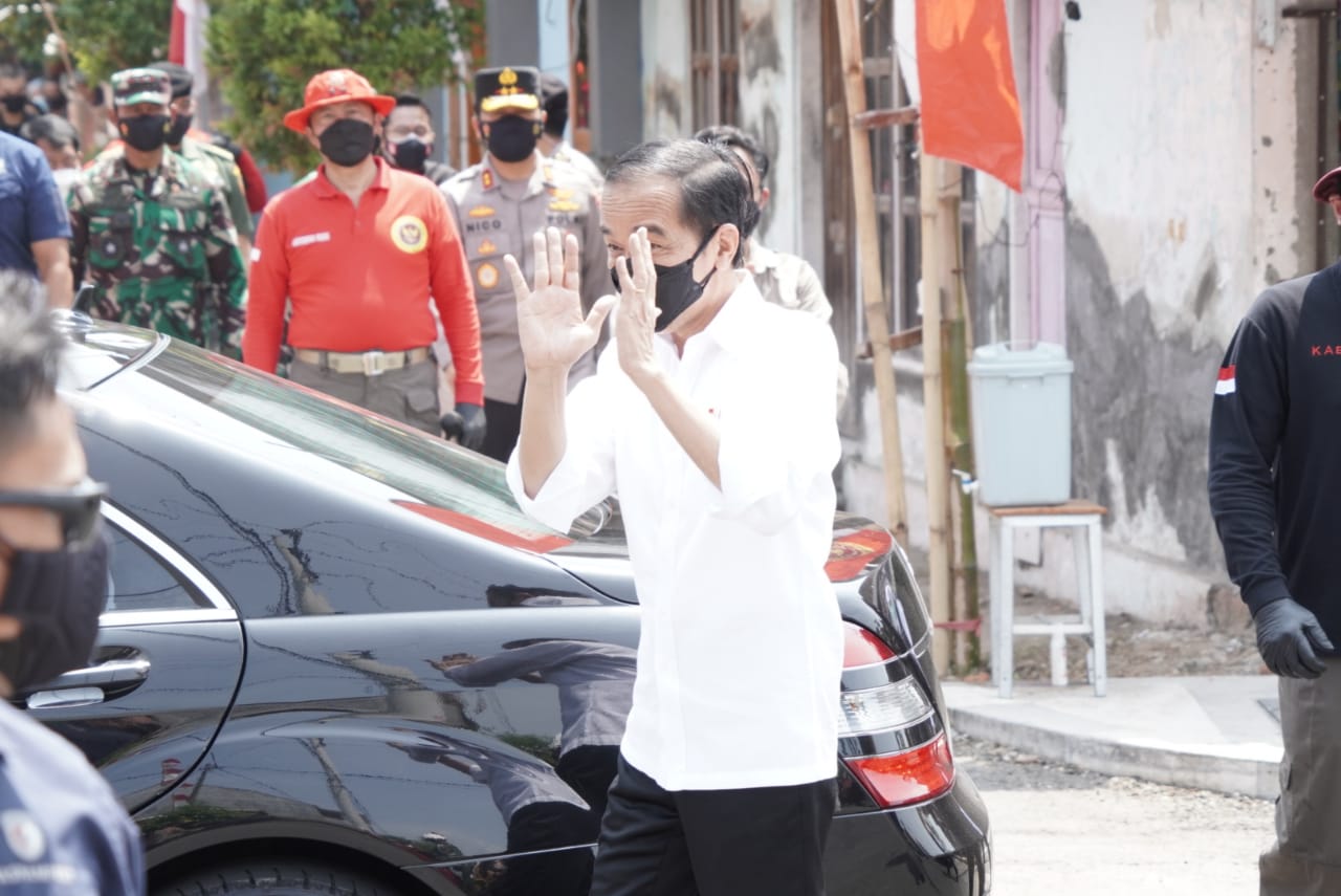 Presiden JokowiÂ  Tinjau Pelaksanaan Vaksinasi Door To Door di Jatim, Ini Pesan Jokowi