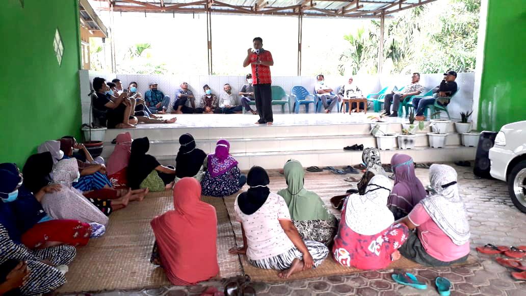 Kadiskop UKM dan Perdagangan : Penyerahan bantuanÂ  Tercipta suasana kondusif dengan pelayanan prima