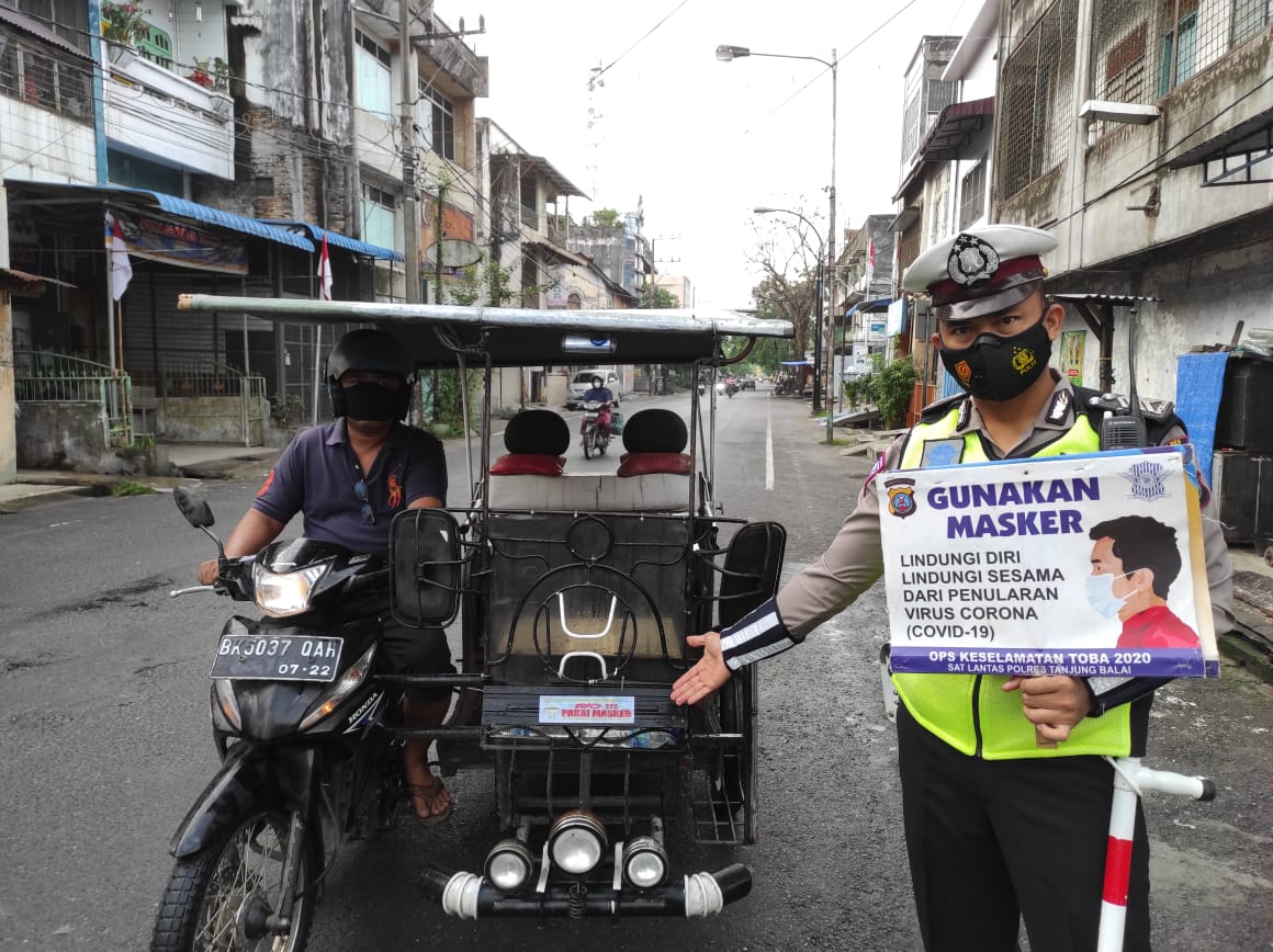 Sat Lantas Polres Tanjung Balai Mensosialisasikan Penggunaan Masker